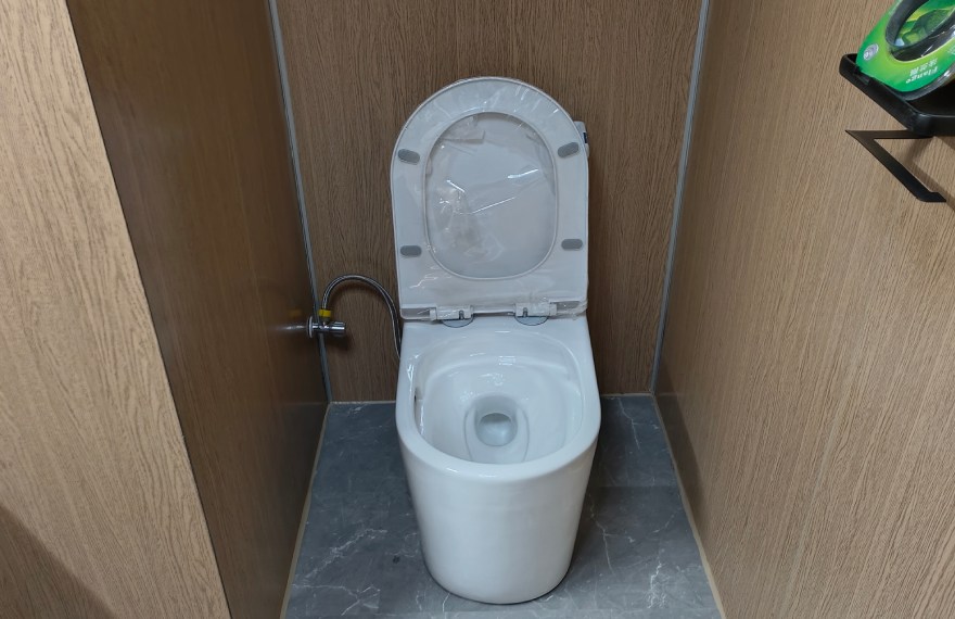 Mobile-Toilet-Interior
